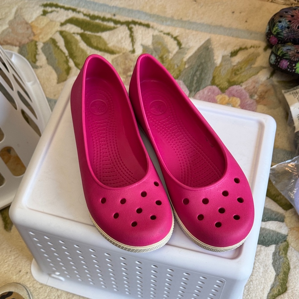 CROCS Women's Pink Flats Size 11 256